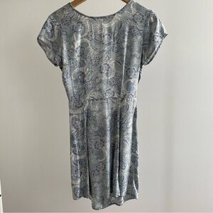 Amuse Society Gray and White Flutter Sleeve Mini Dress